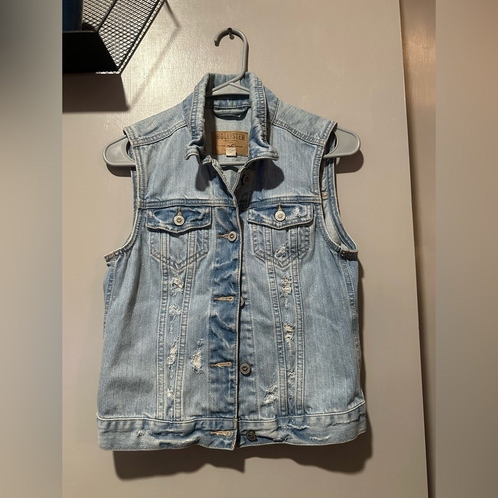 HOLLISTER distressed sleeveless jean jacket